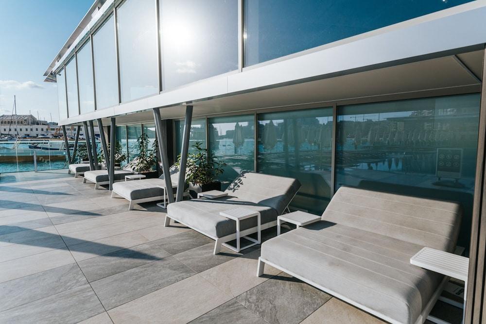 Bayview By St Hotel